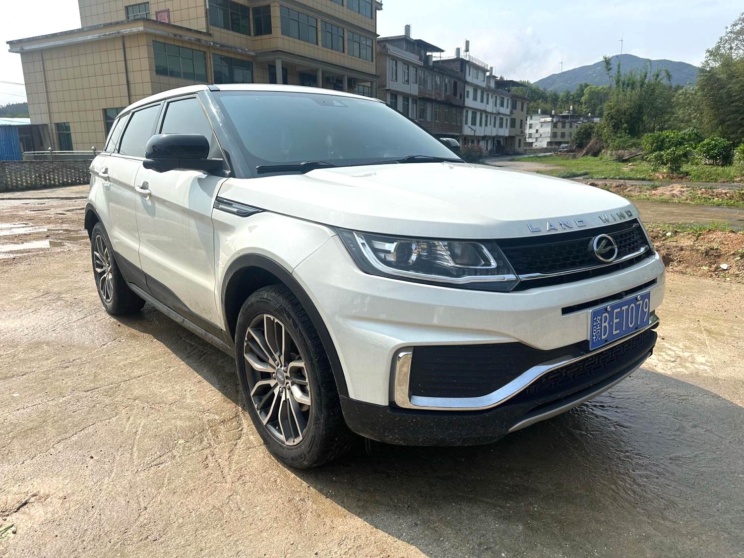 2017 Landwind X7 - Main View