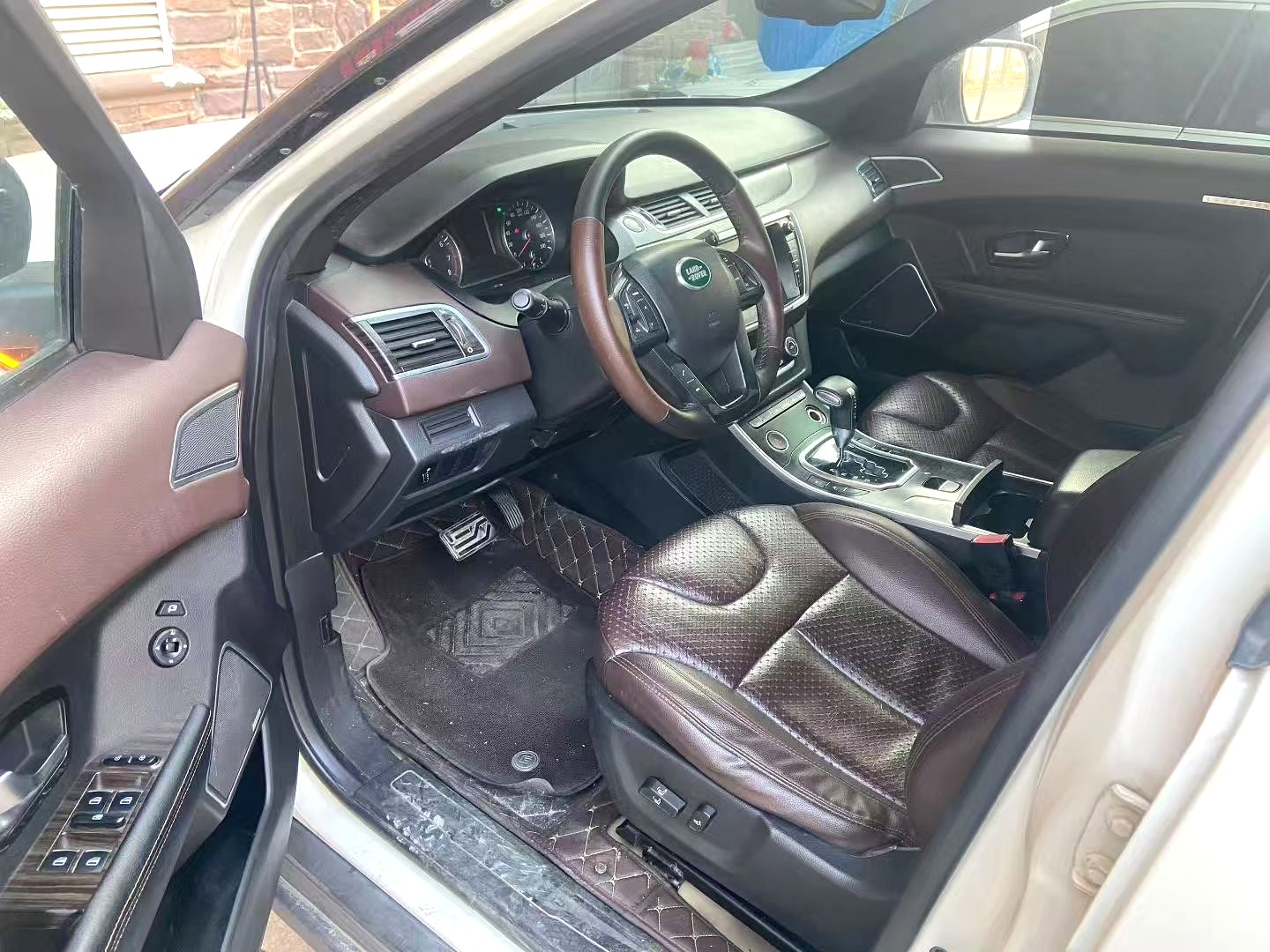 2017 Landwind X7 - Main View