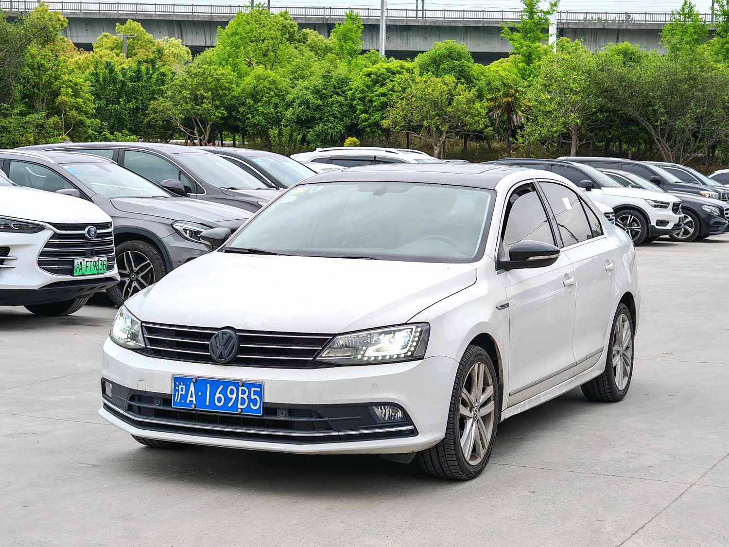 2018 VW Sagitar - Main View