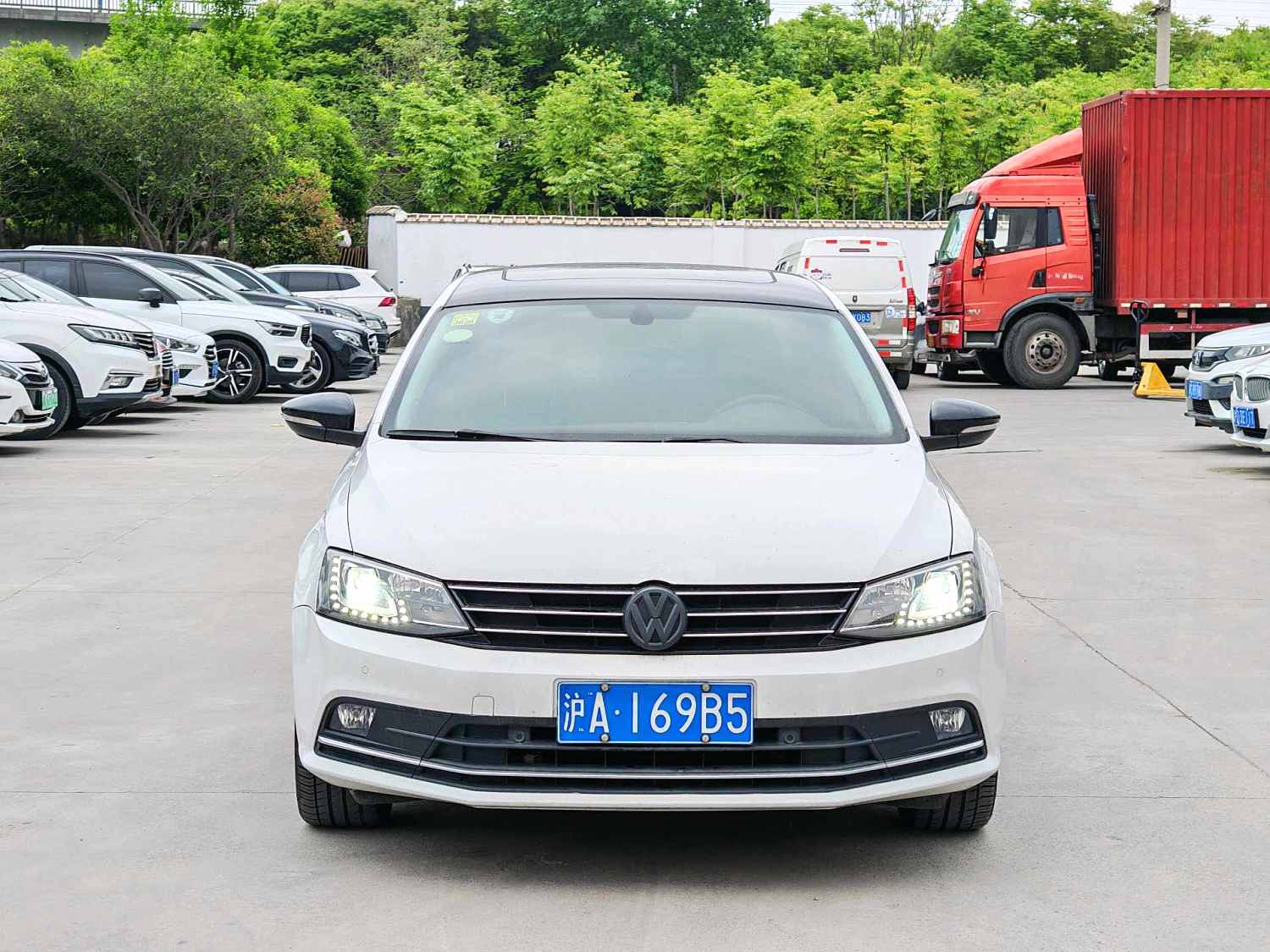 2018 VW Sagitar - Main View