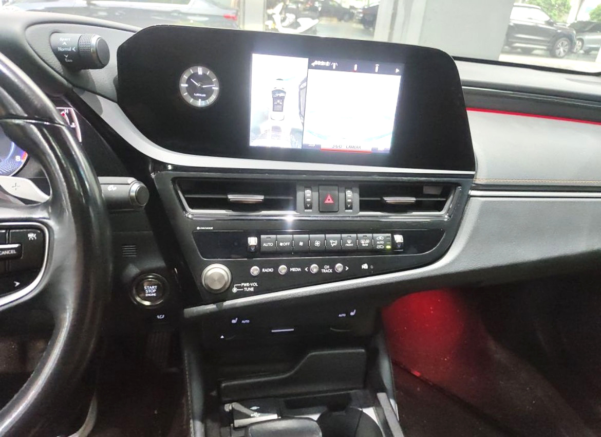 2021 LEXUS ES 200 - Main View