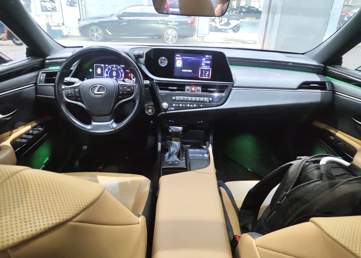 2021 LEXUS ES 200 - Main View