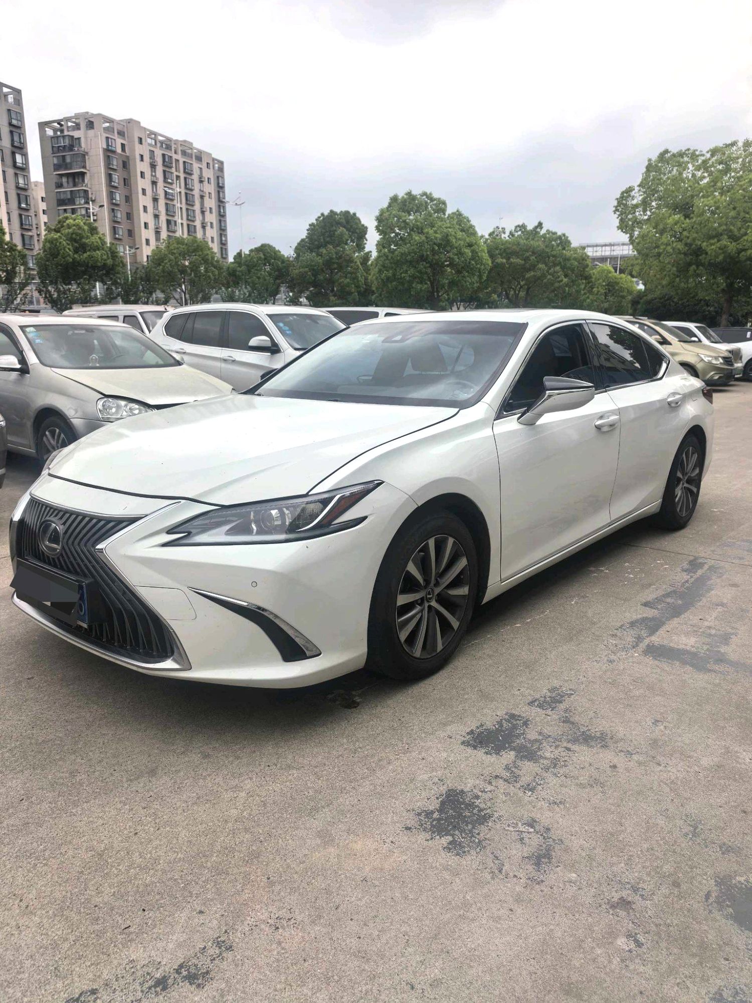 2020 LEXUS ES 200 - Main View