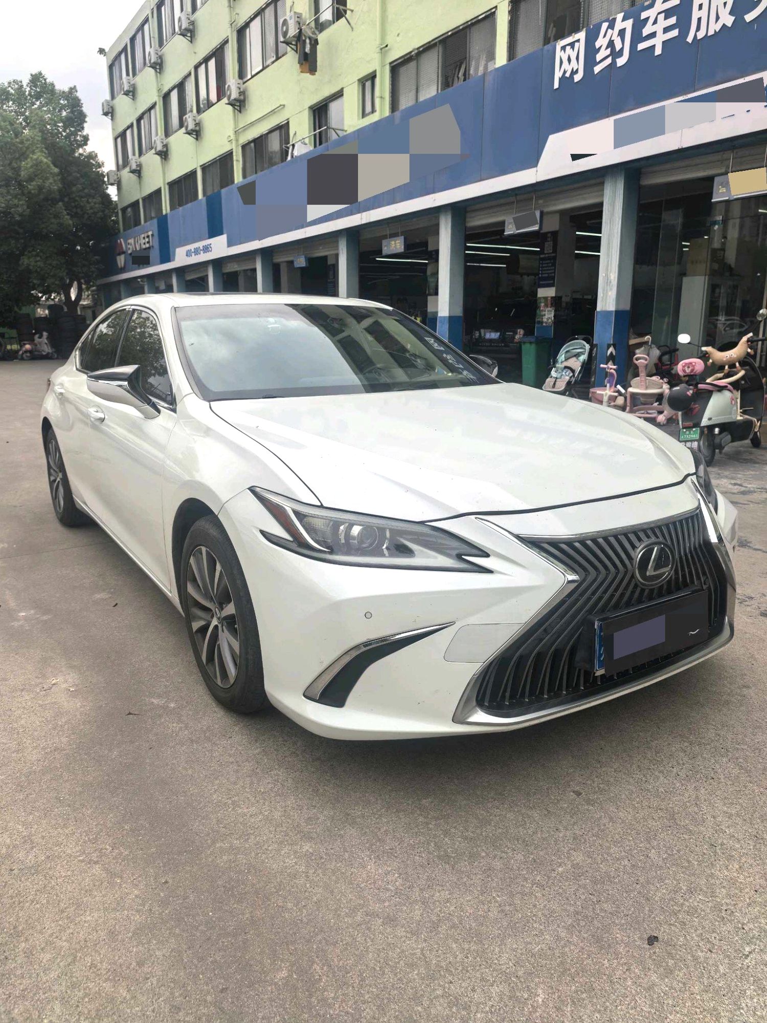 2020 LEXUS ES 200 - Main View