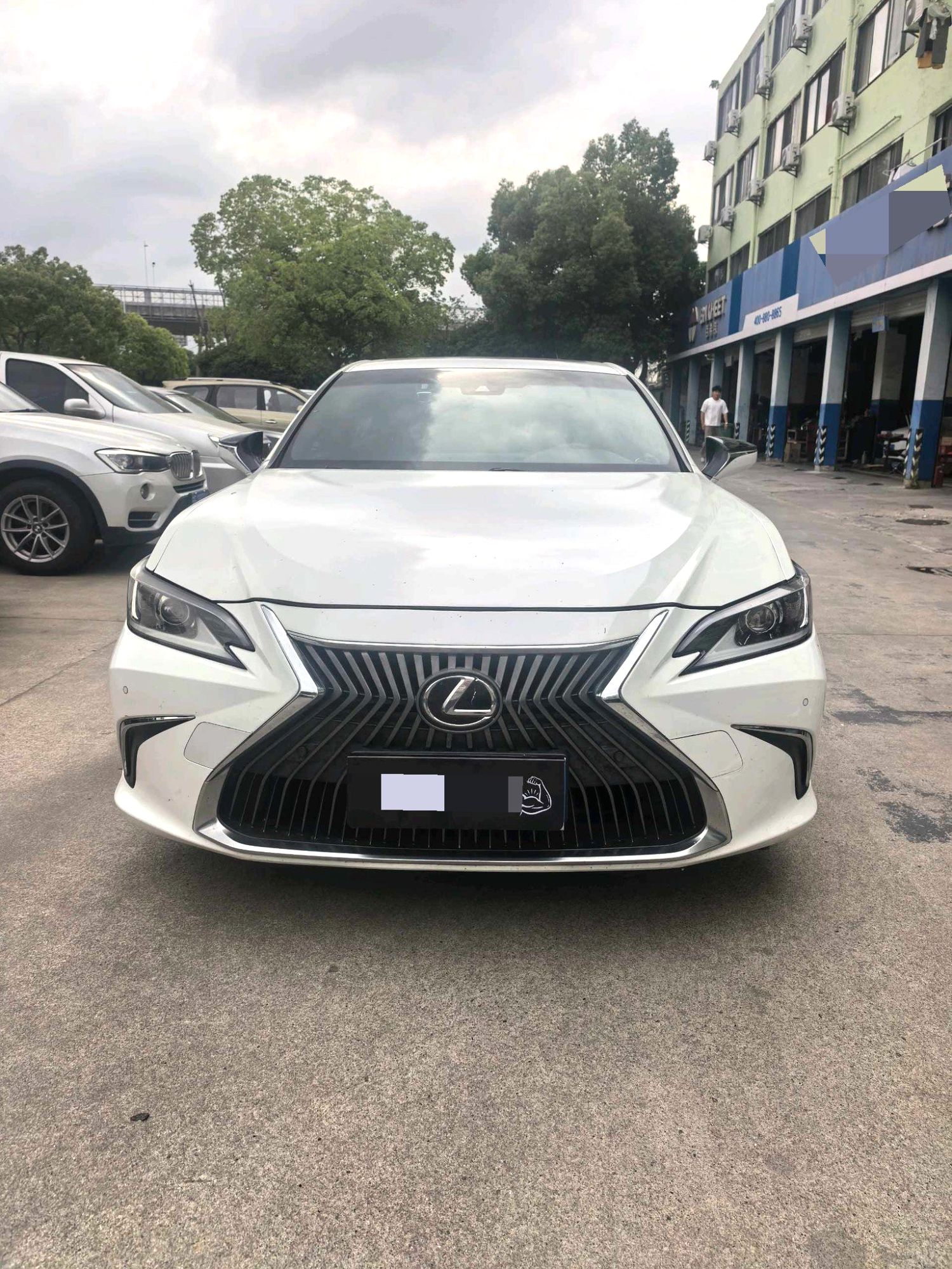 2020 LEXUS ES 200 - Main View