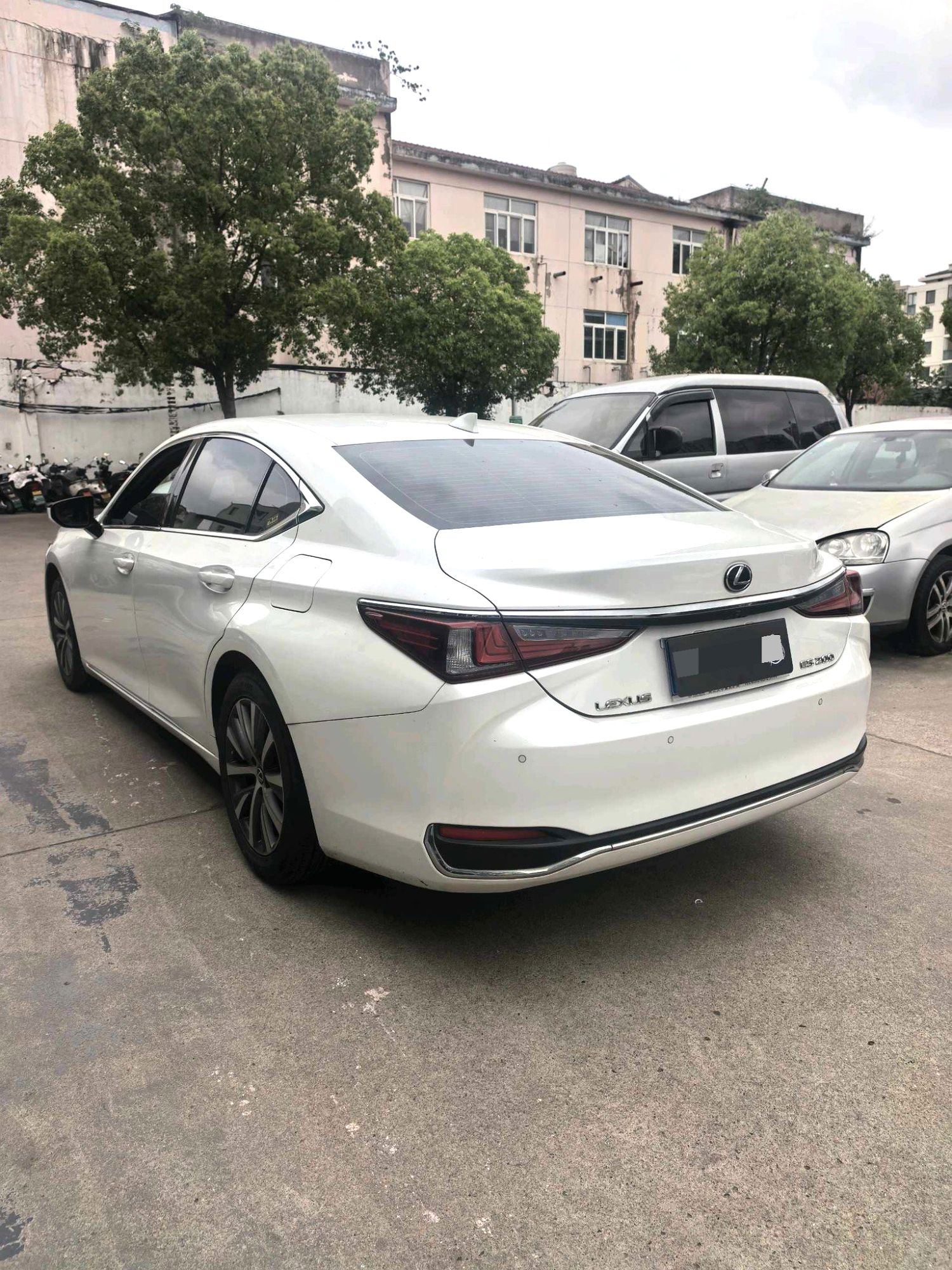 2020 LEXUS ES 200 - Main View
