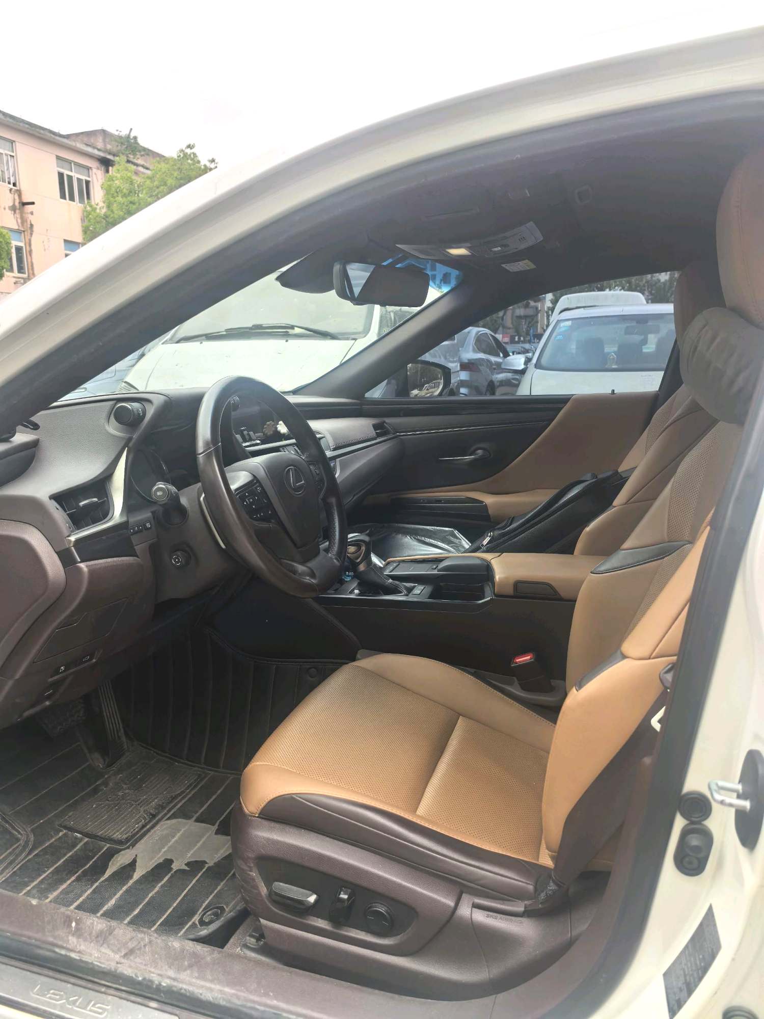 2020 LEXUS ES 200 - Main View