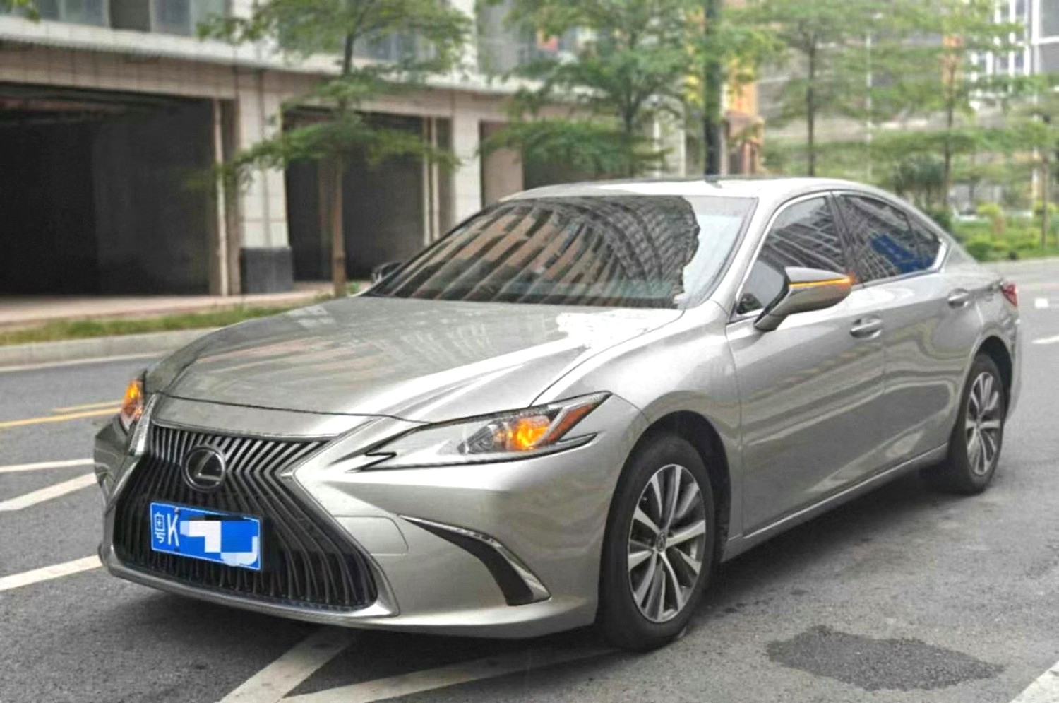 2021 LEXUS ES 200 - Main View