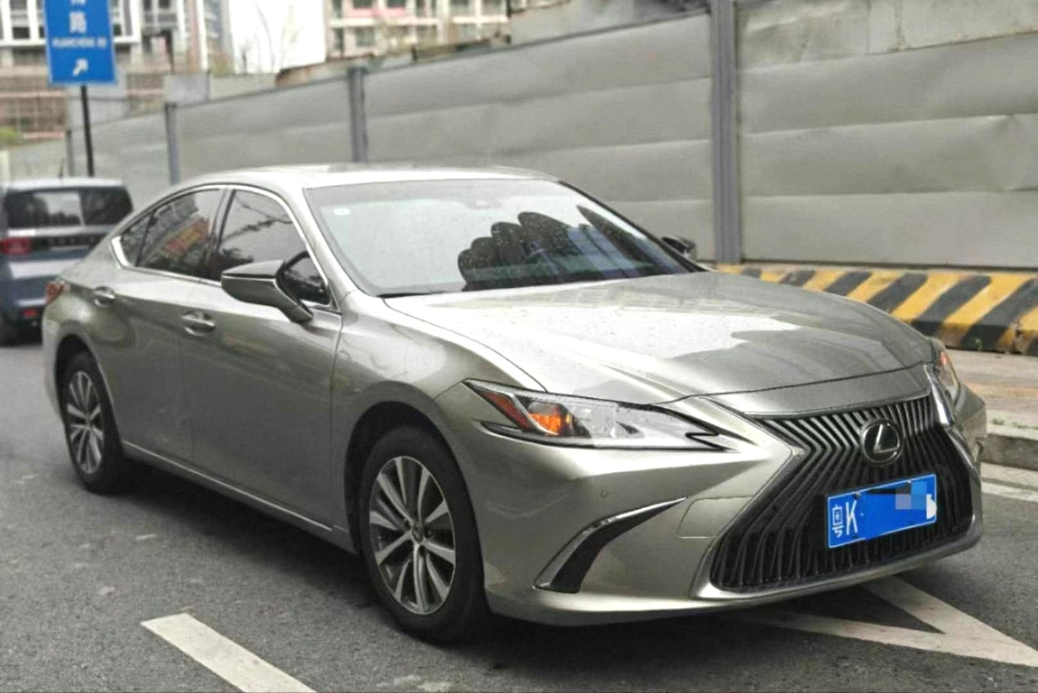 2021 LEXUS ES 200 - Main View