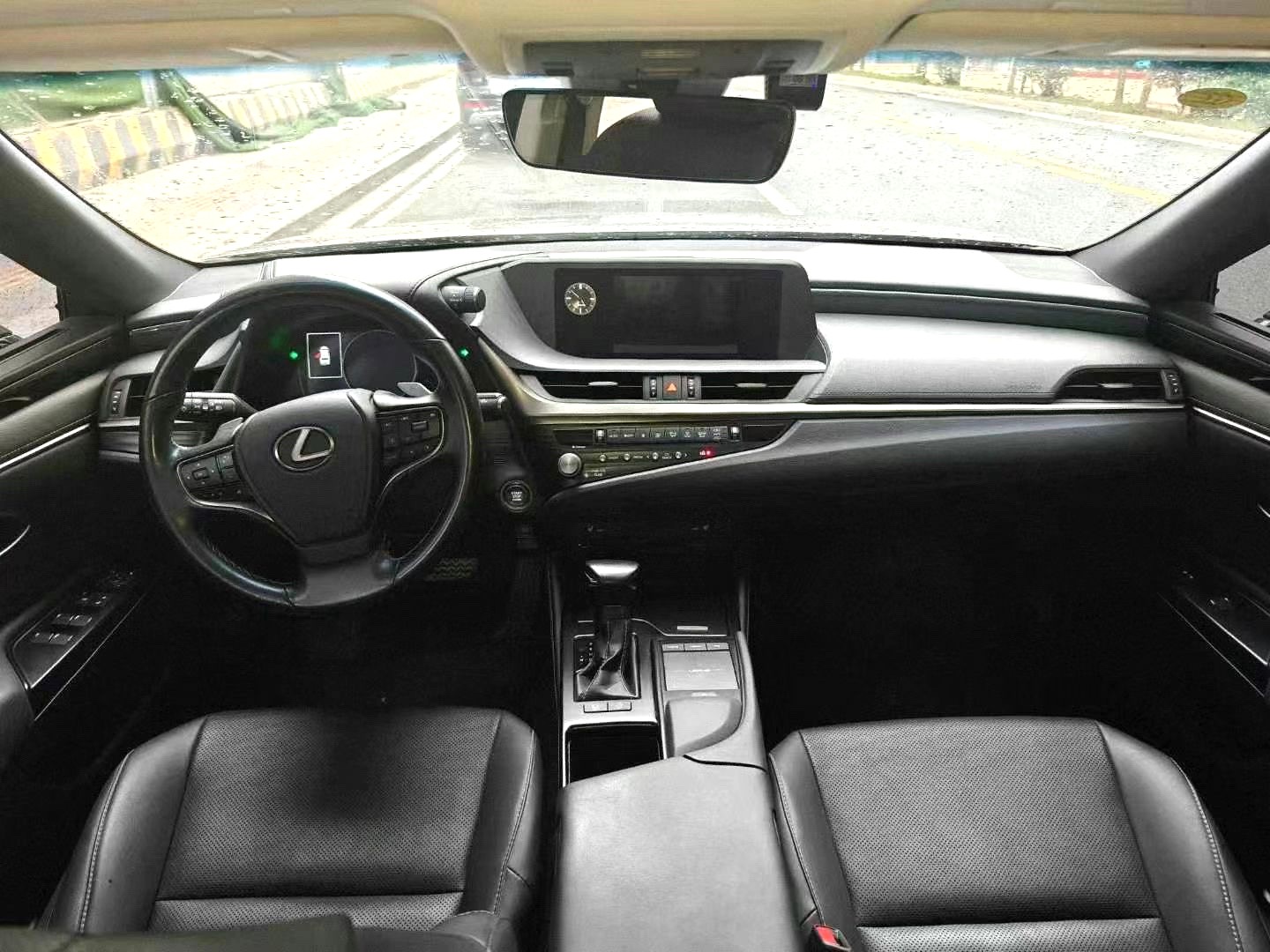 2021 LEXUS ES 200 - Main View
