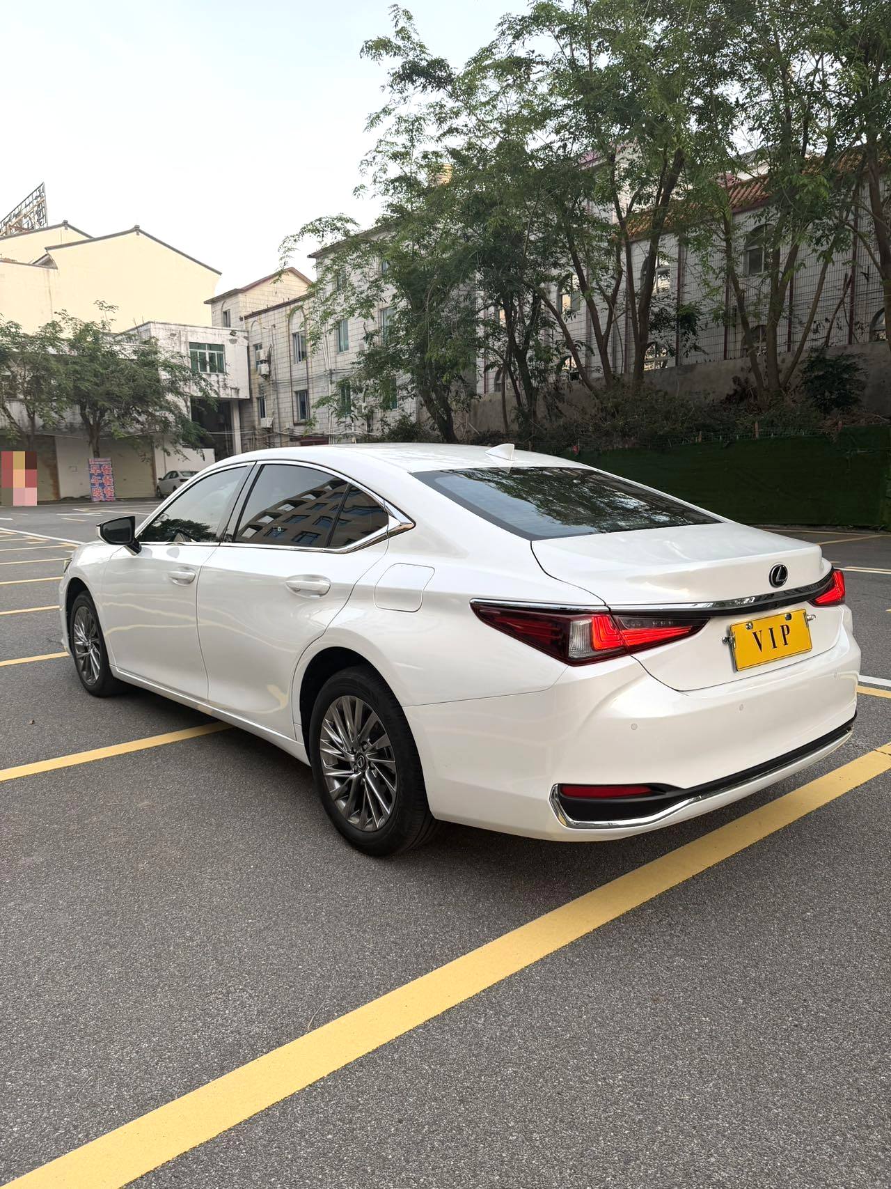 2022 LEXUS ES 200 - Main View