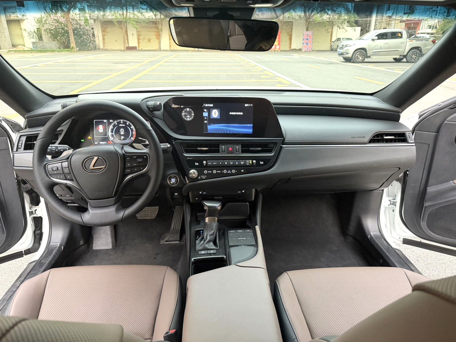 2022 LEXUS ES 200 - Main View
