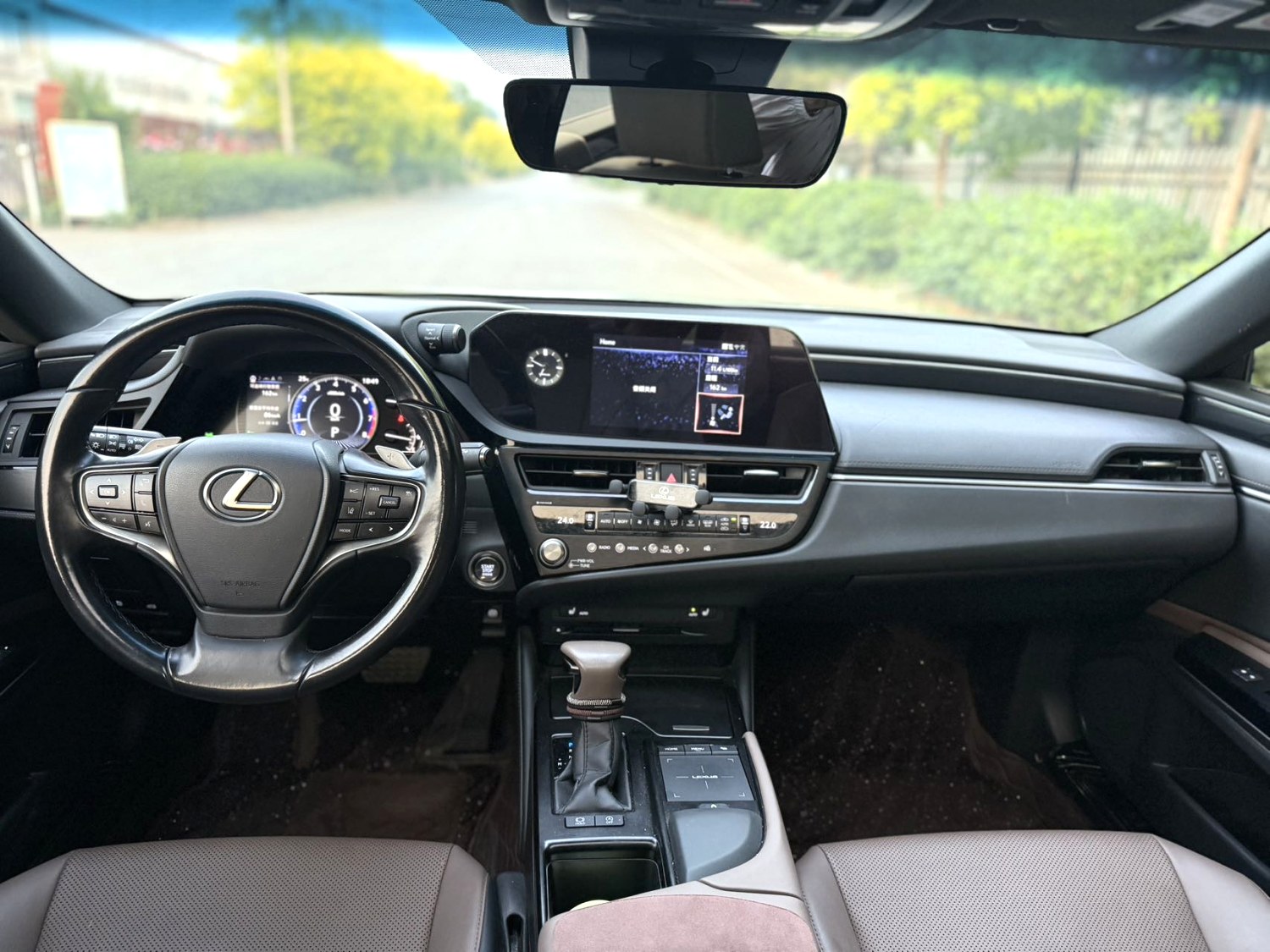 2022 LEXUS ES 200 - Main View