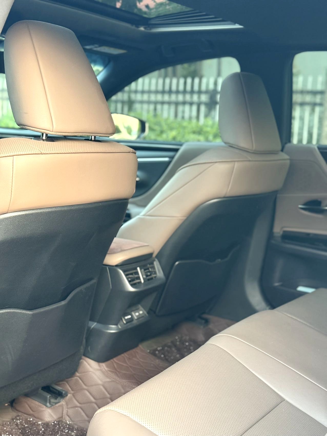 2022 LEXUS ES 200 - Main View