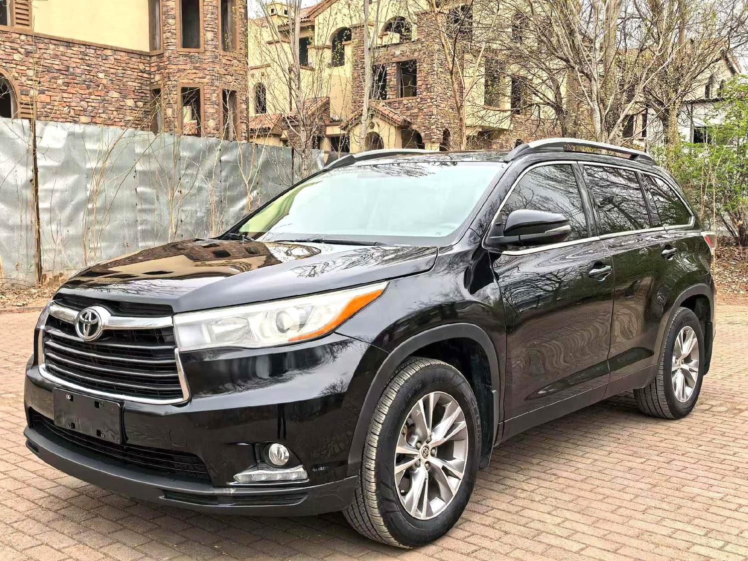 2017 Toyota Highlander - Main View