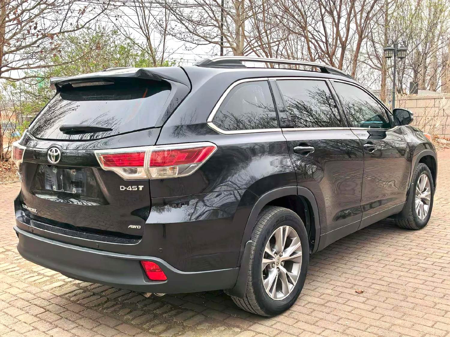 2017 Toyota Highlander - Main View