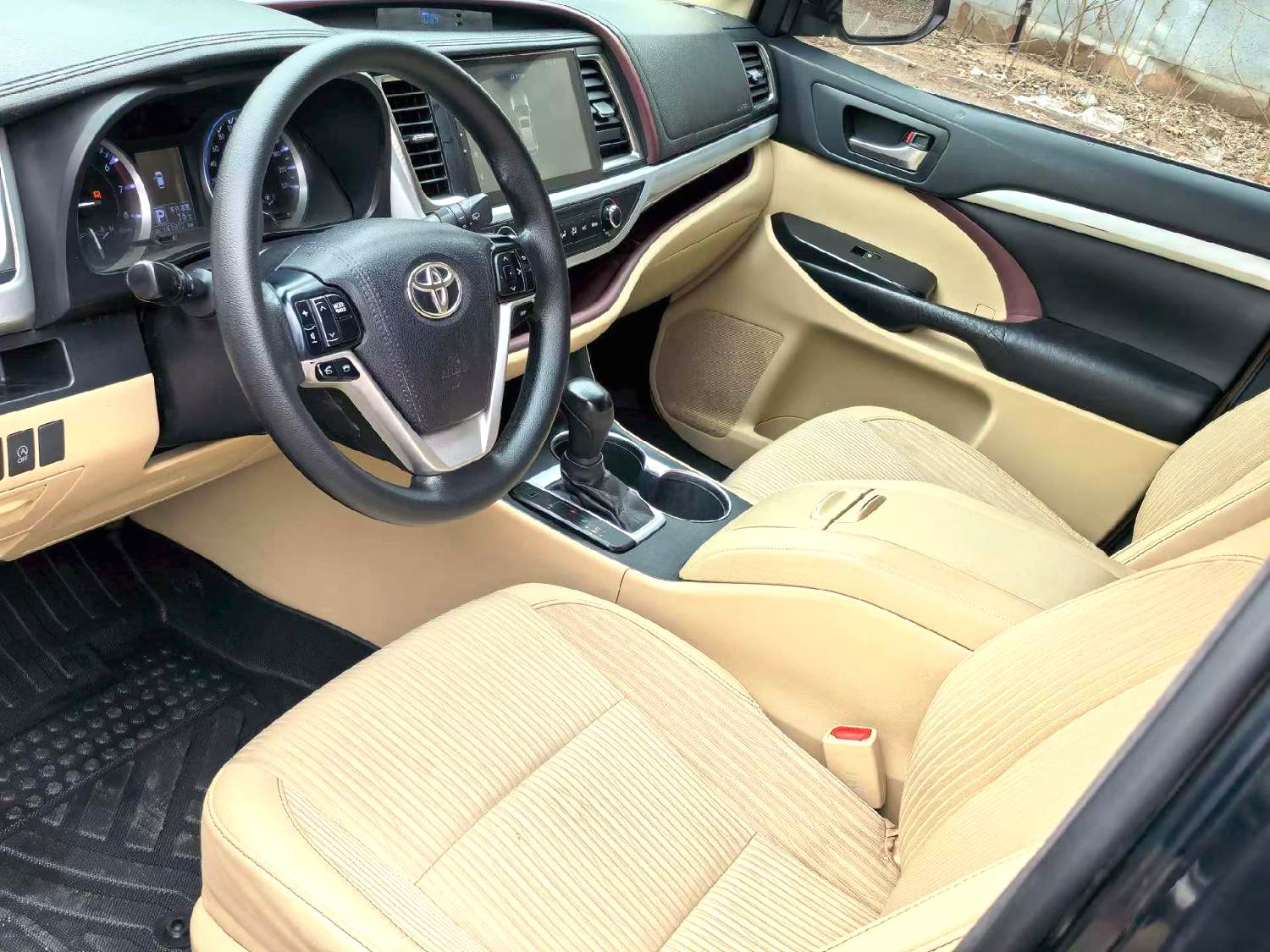 2017 Toyota Highlander - Main View
