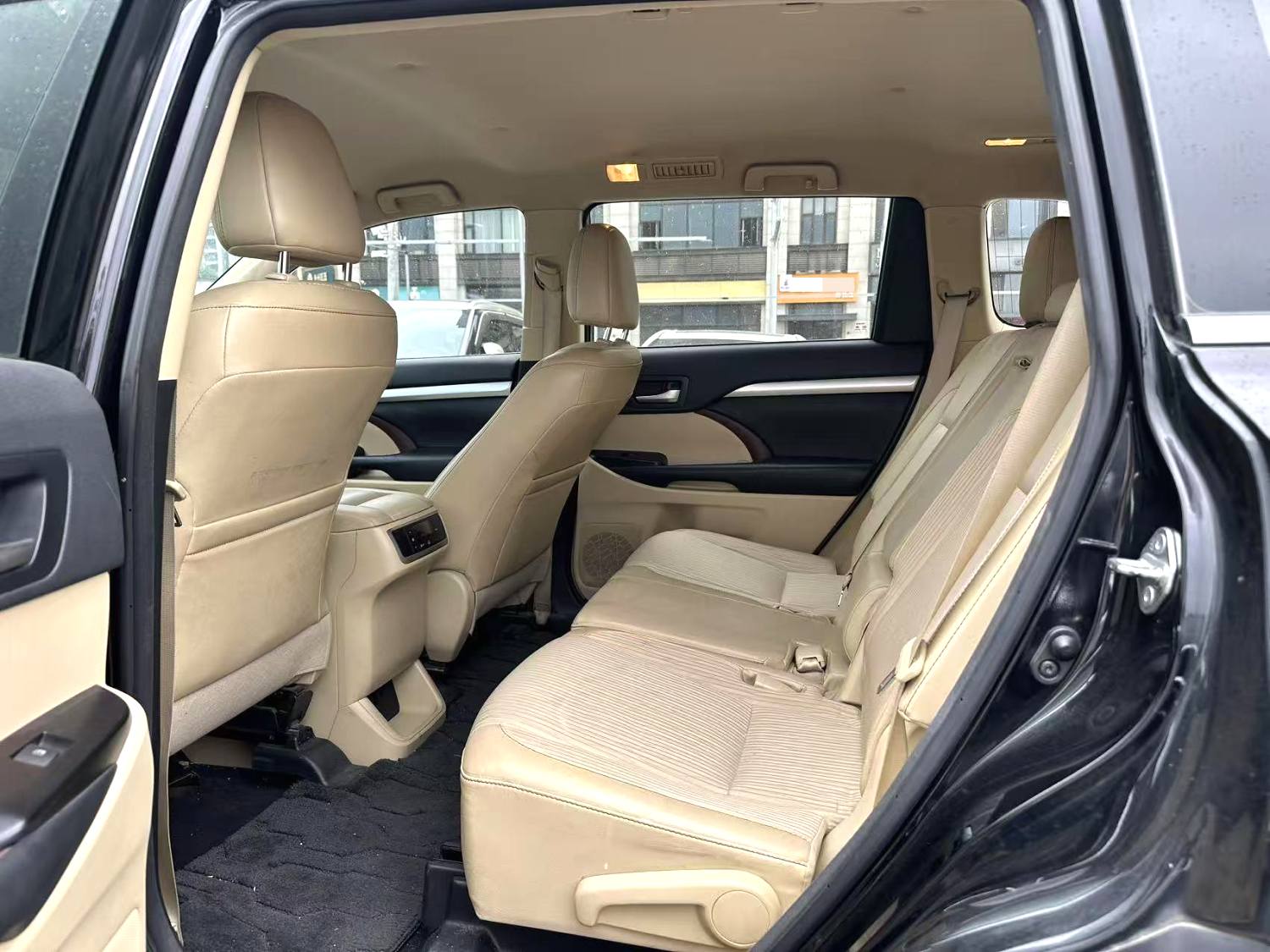 2017 Toyota Highlander - Main View