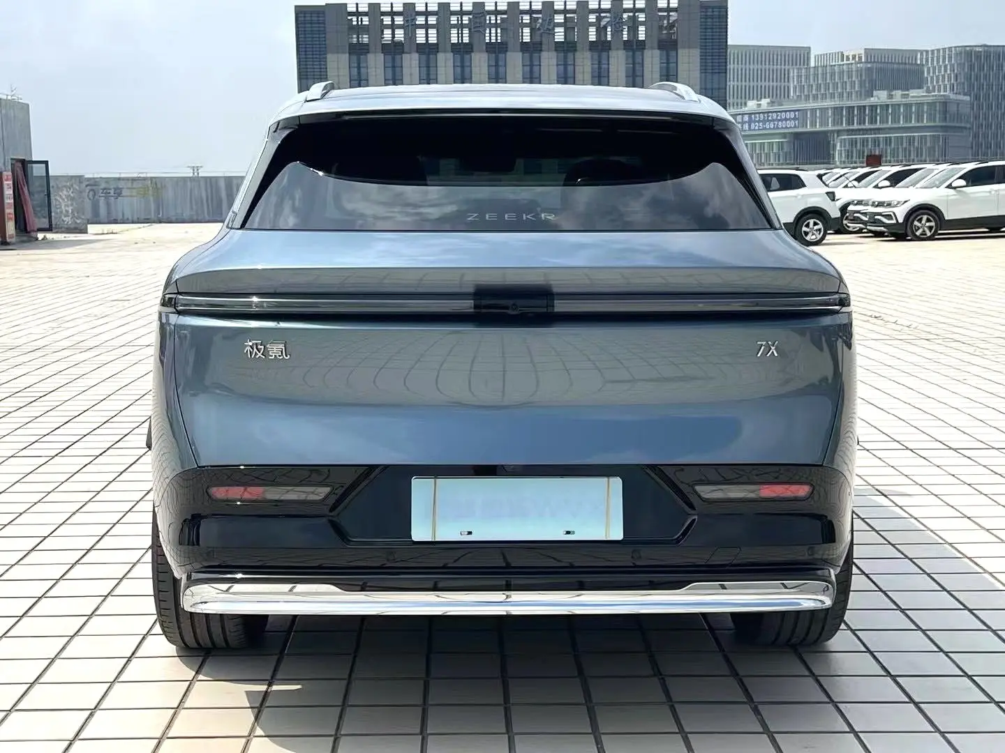 2025 Zeekr 7X - Main View