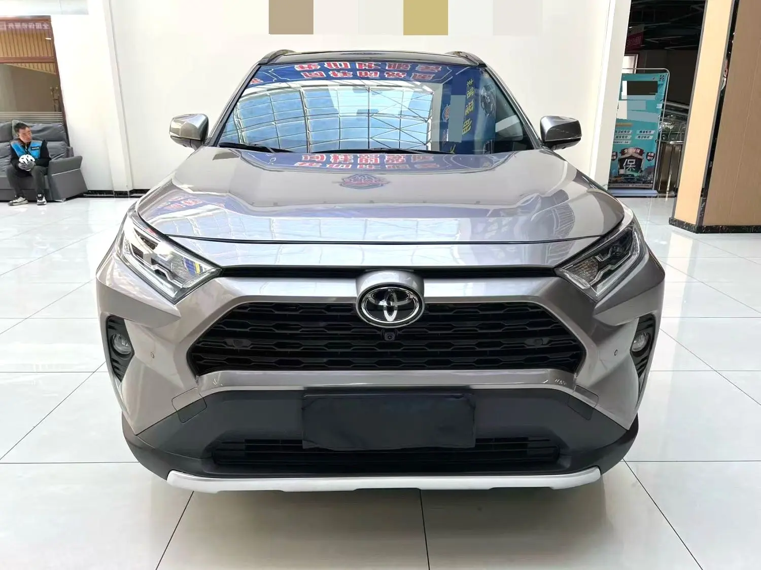 2020 Toyota RAV4 - Main View
