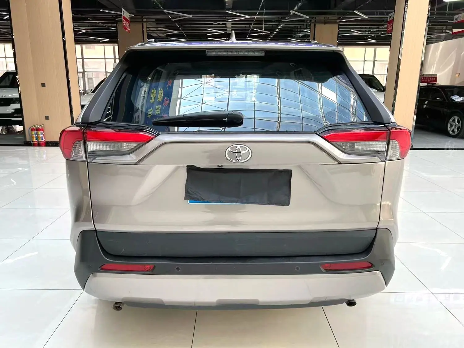 2020 Toyota RAV4 - Main View