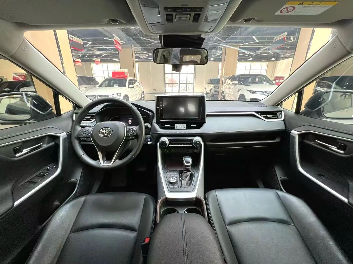 2020 Toyota RAV4 - Main View