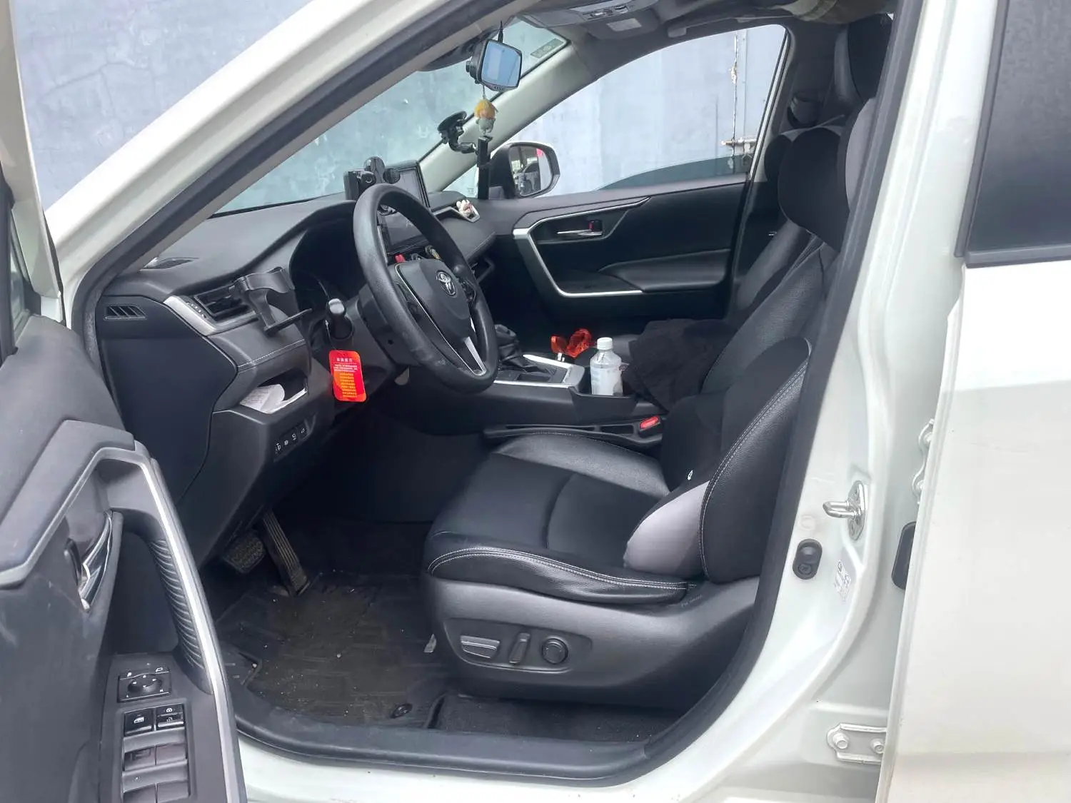 2020 Toyota RAV4 - Main View