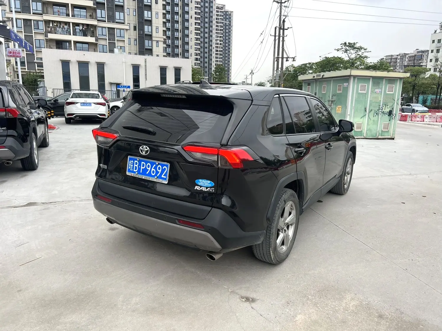 2022 Toyota RAV4 - Main View