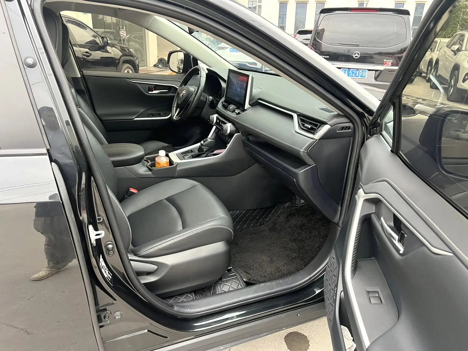 2022 Toyota RAV4 - Main View