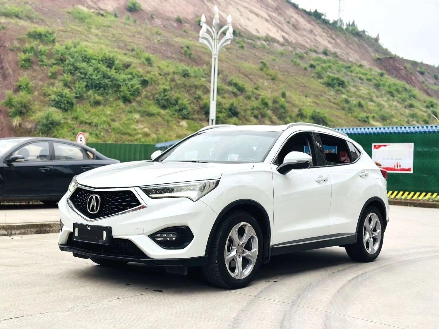 2018 Acura CDX - Main View