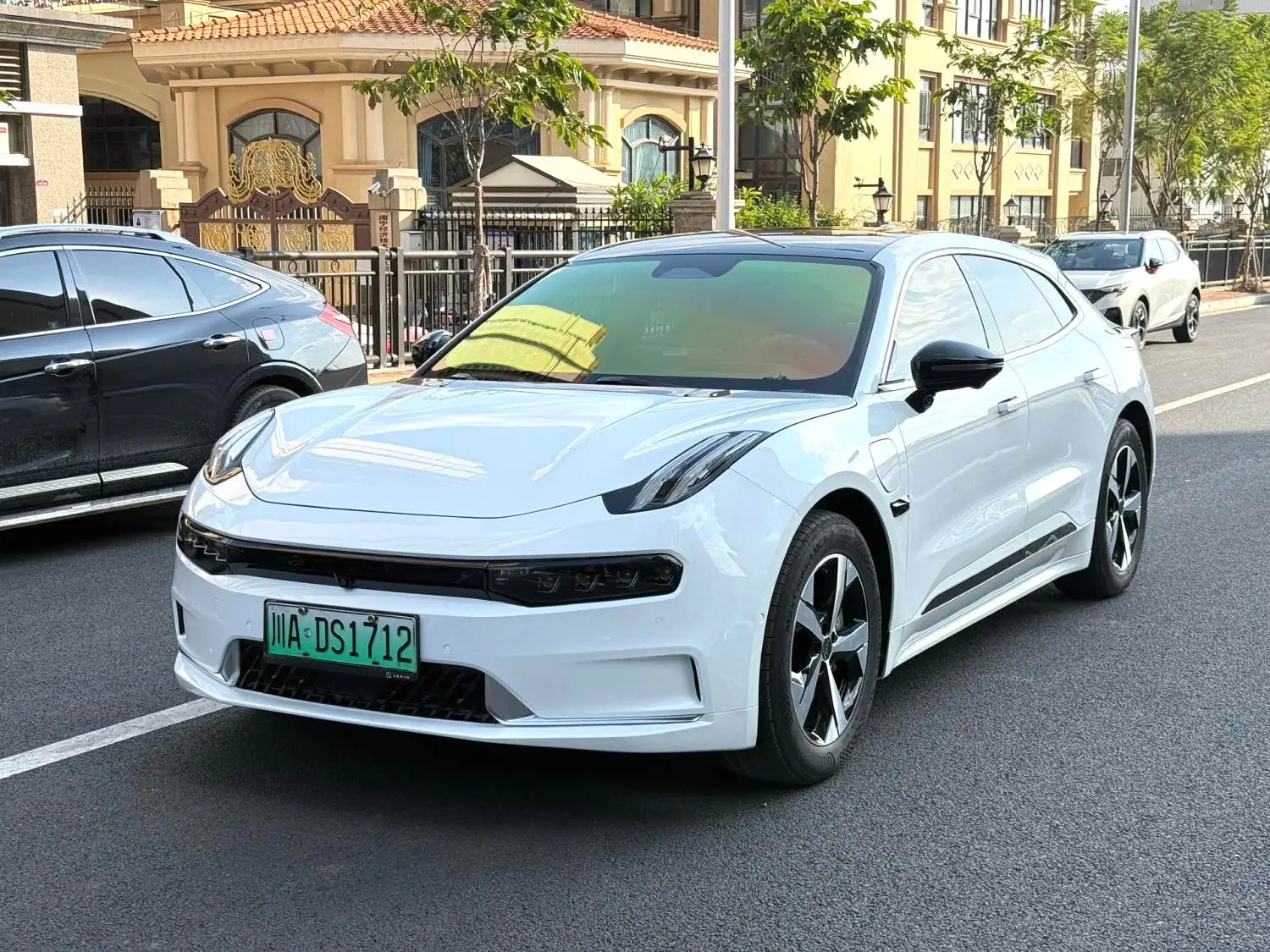 2022 Zeekr 001 - Main View