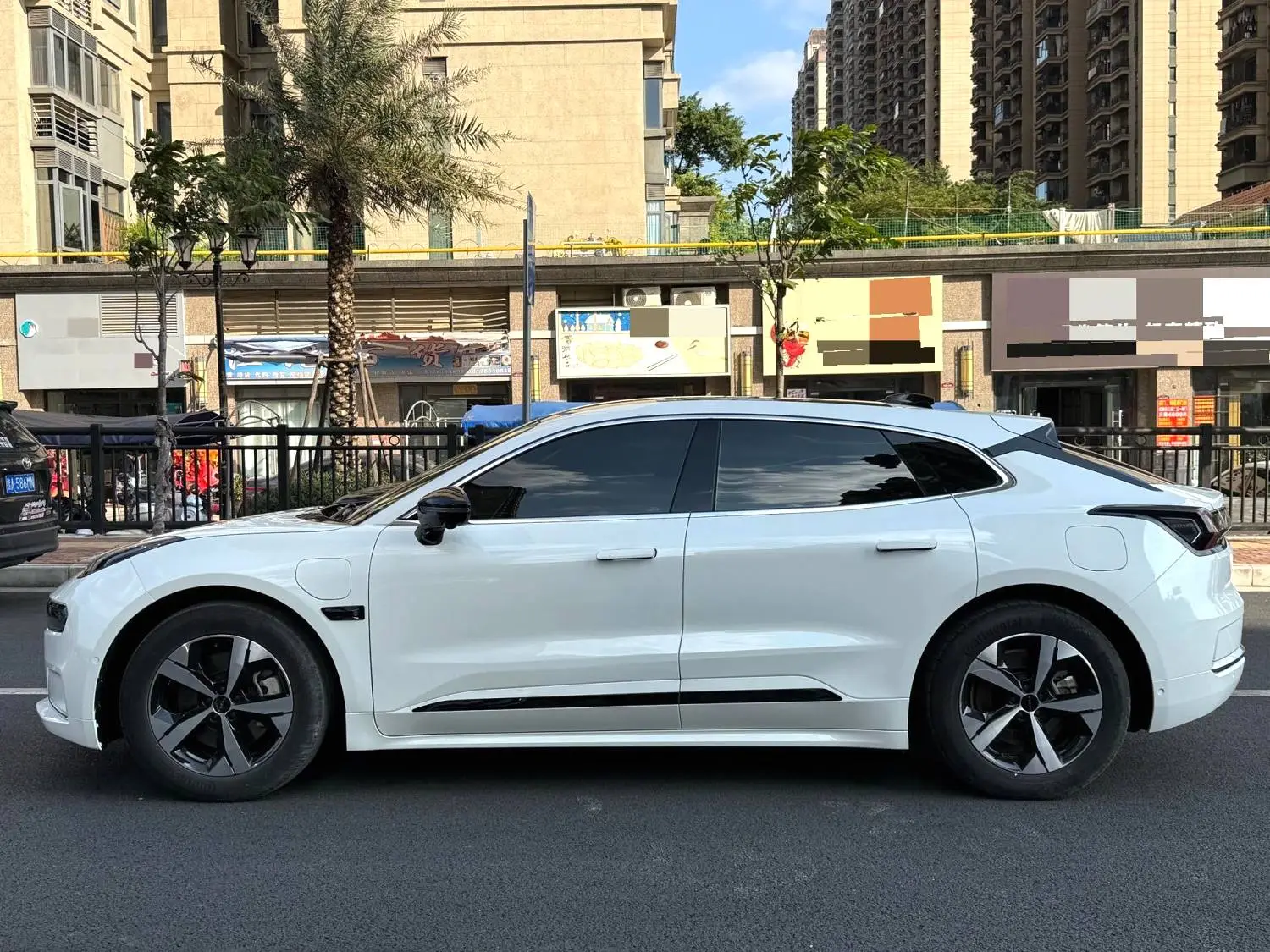 2022 Zeekr 001 - Main View