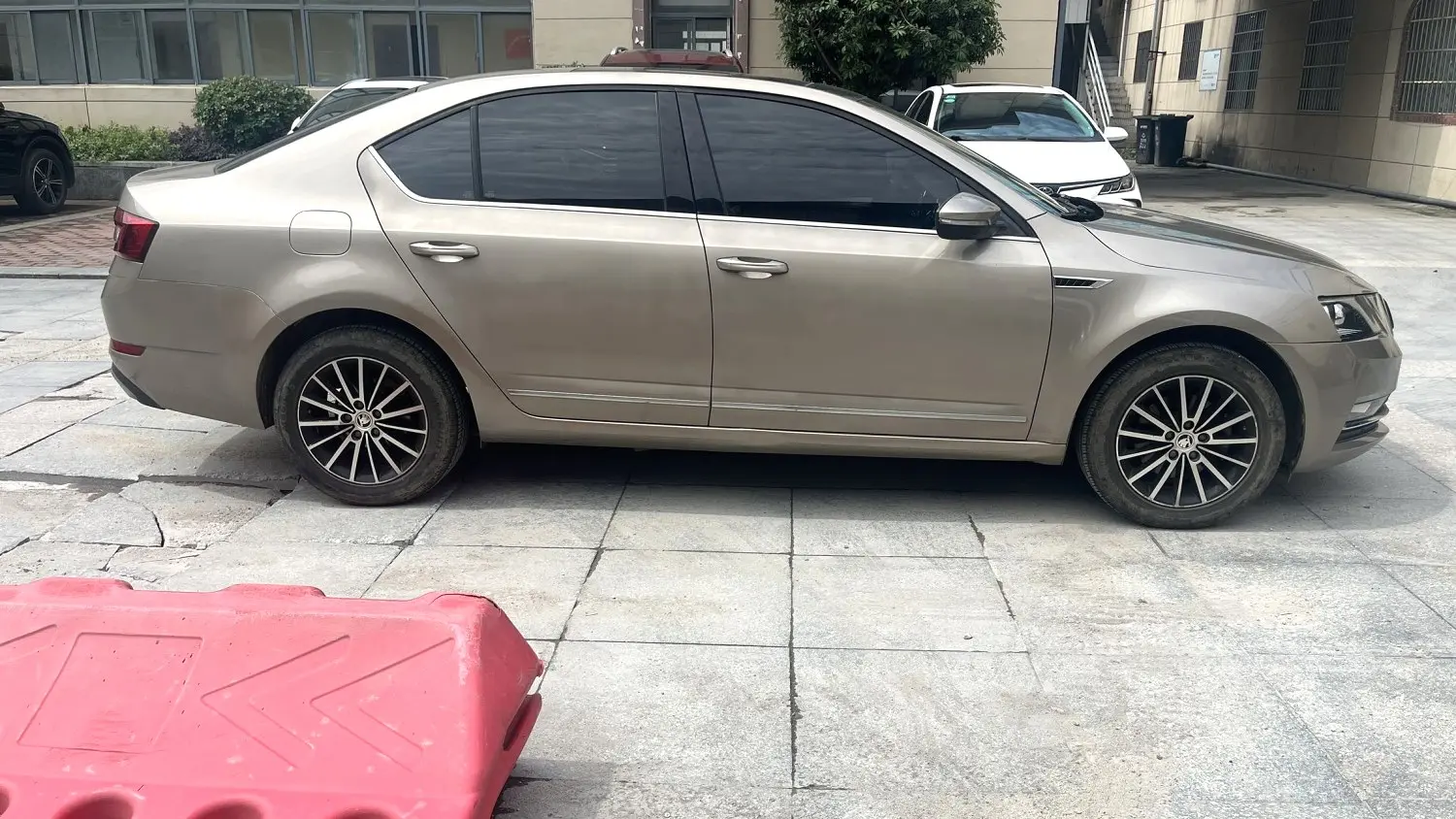 2017 Skoda Octavia - Main View