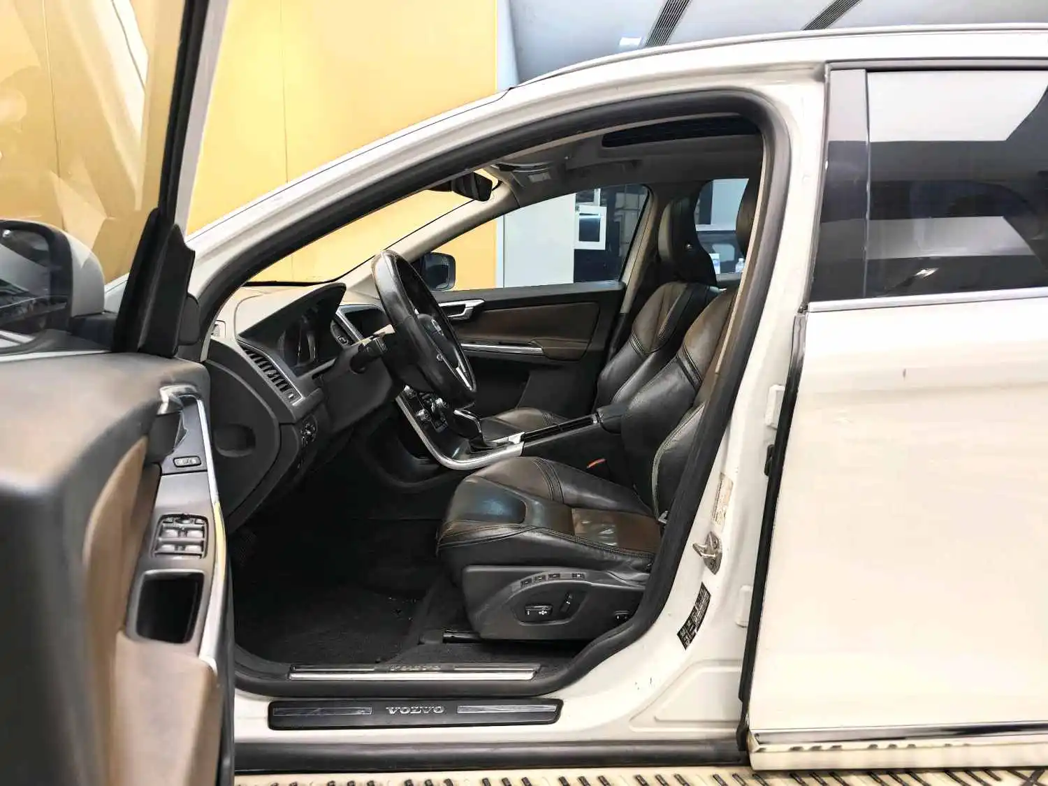 2014 Volvo XC60 - Main View