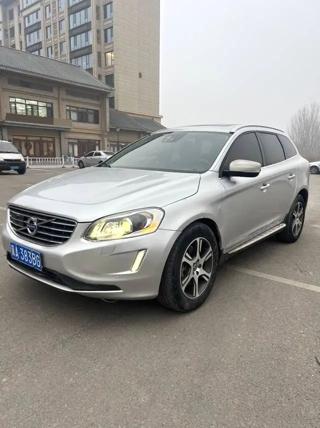 2015 Volvo XC60 - Main View