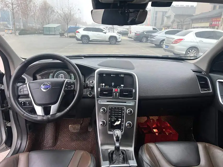 2015 Volvo XC60 - Main View