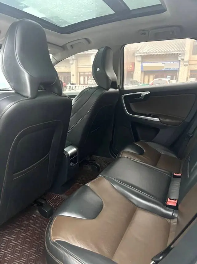 2015 Volvo XC60 - Main View