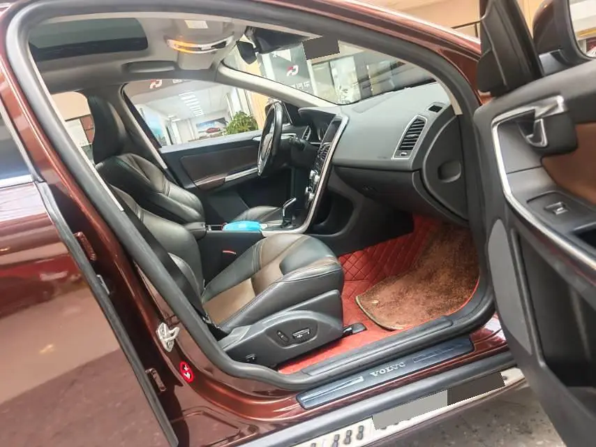 2014 Volvo XC60 - Main View