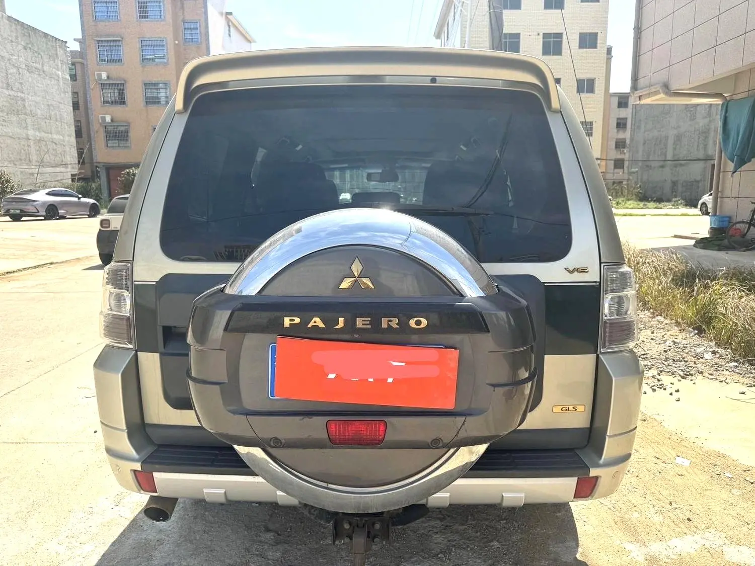 2015 Mitsubishi Pajero - Main View
