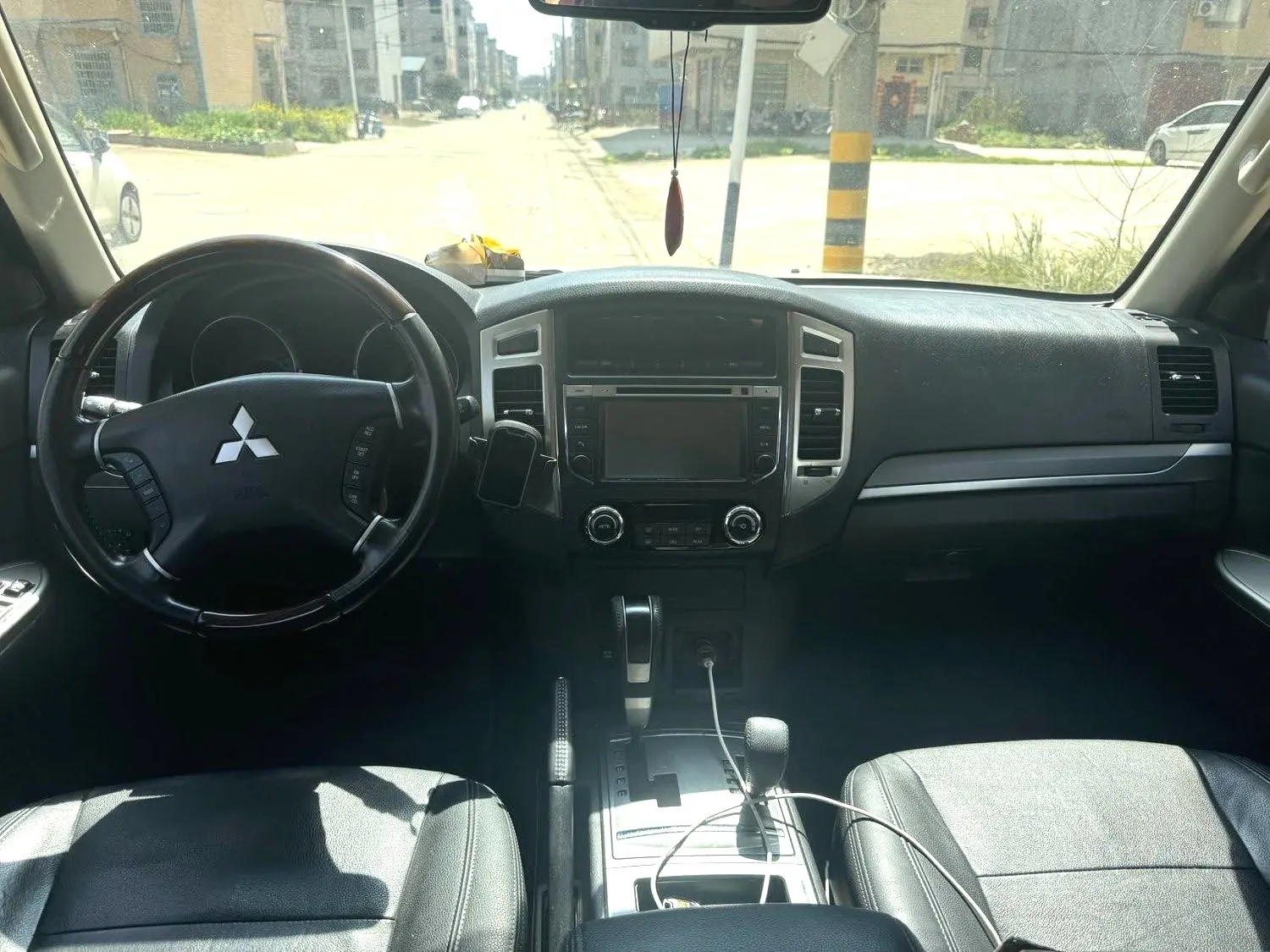 2015 Mitsubishi Pajero - Main View