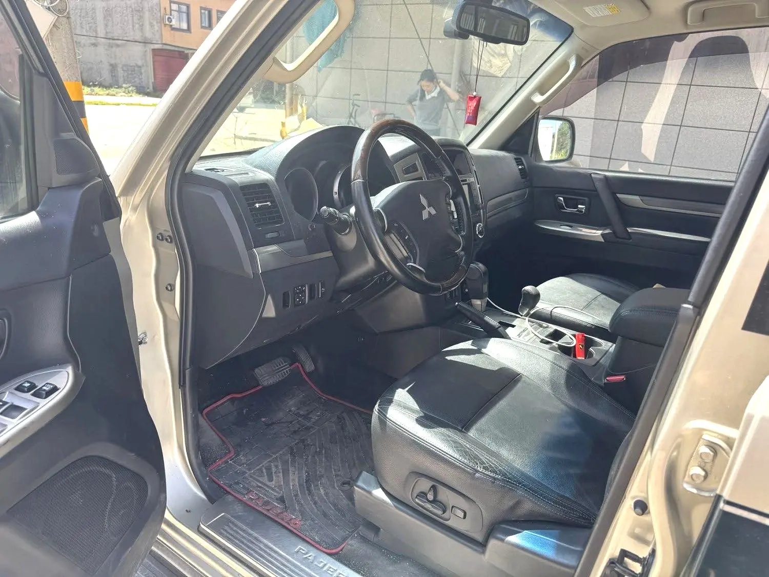 2015 Mitsubishi Pajero - Main View
