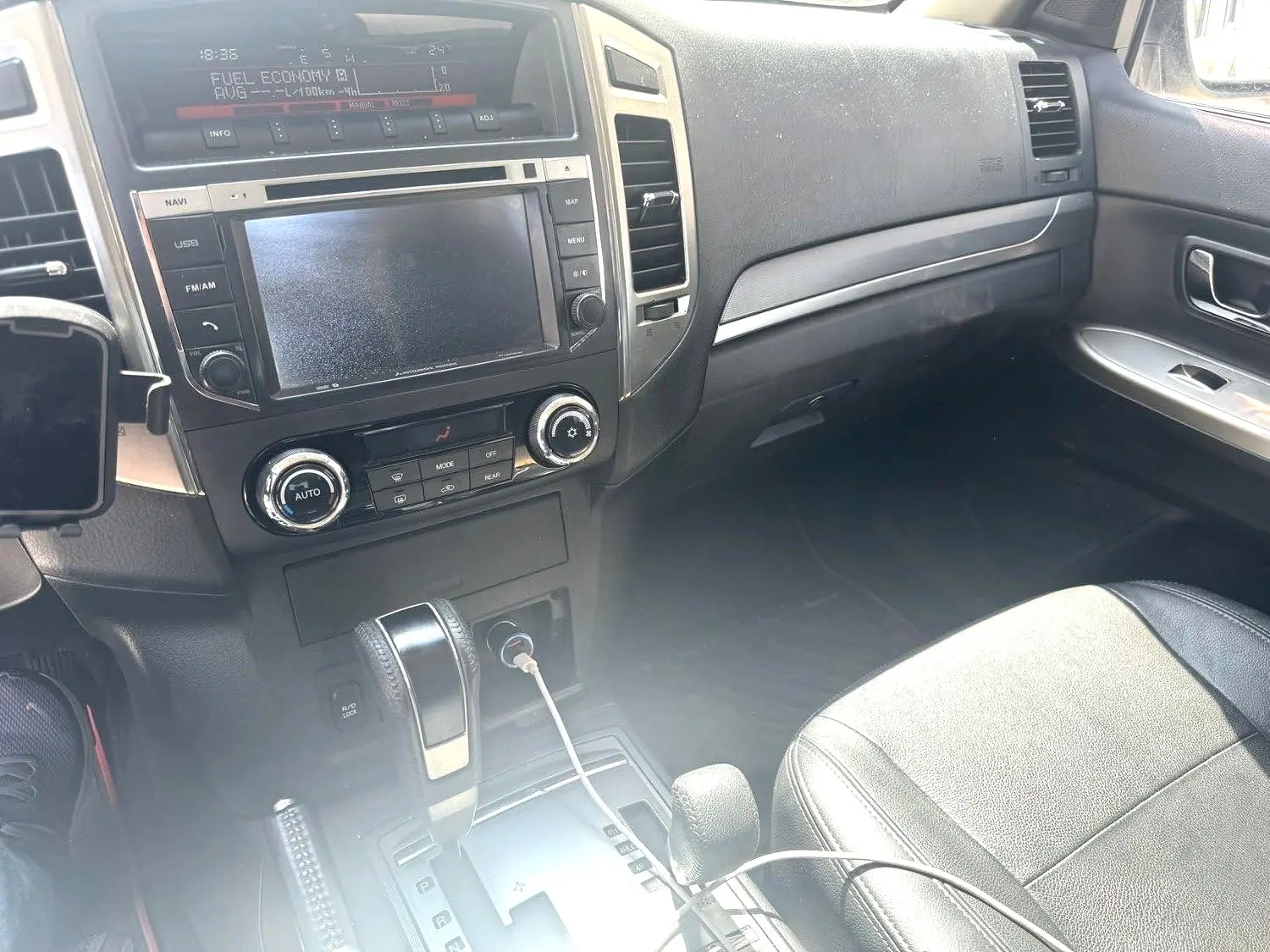 2015 Mitsubishi Pajero - Main View