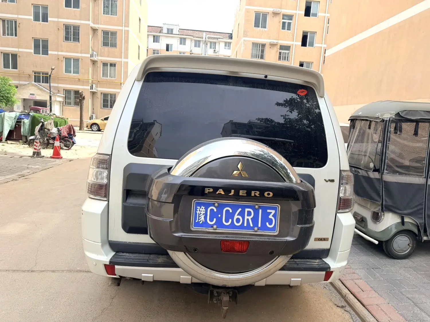 2015 Mitsubishi Pajero - Main View