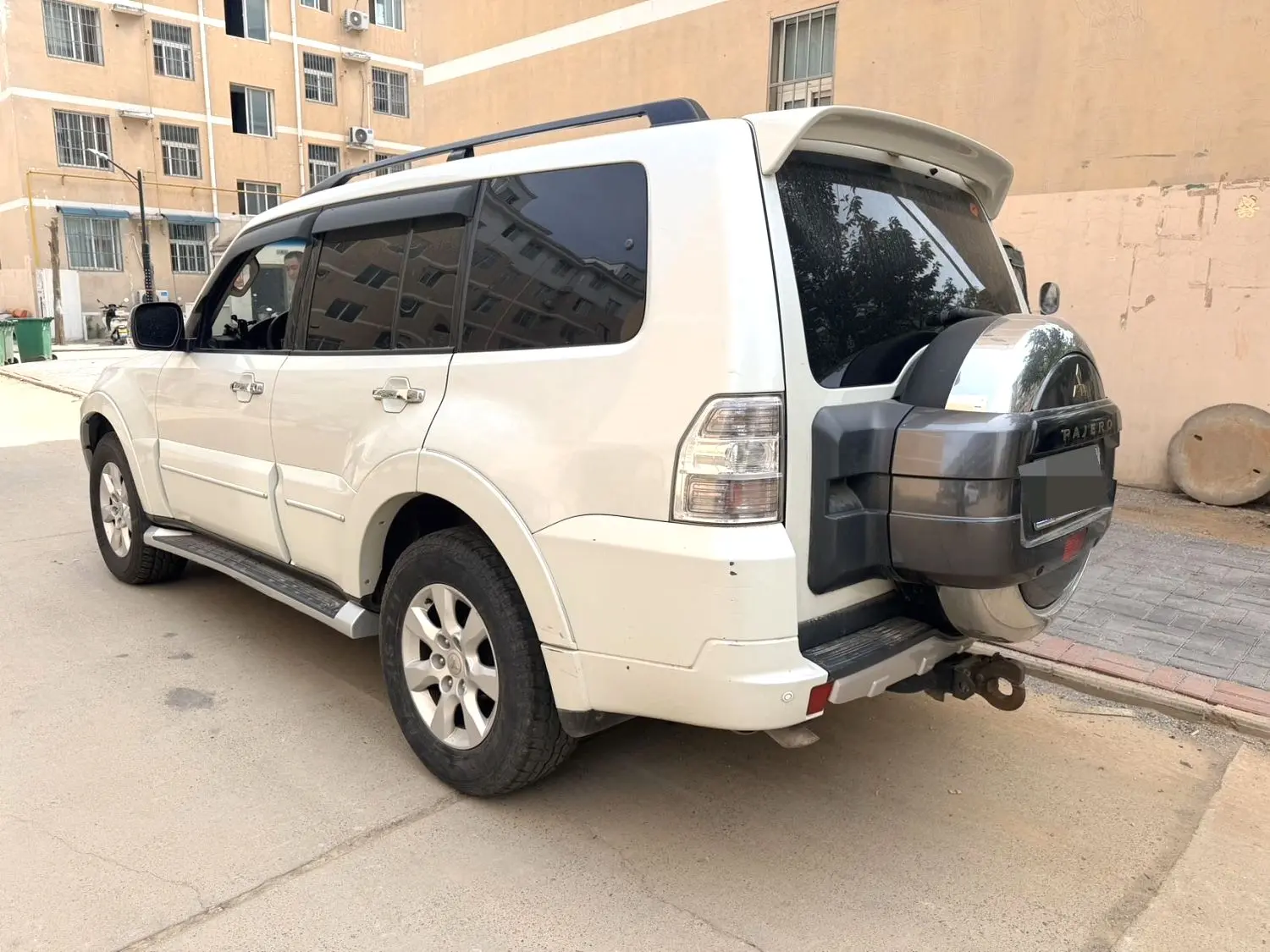 2015 Mitsubishi Pajero - Main View