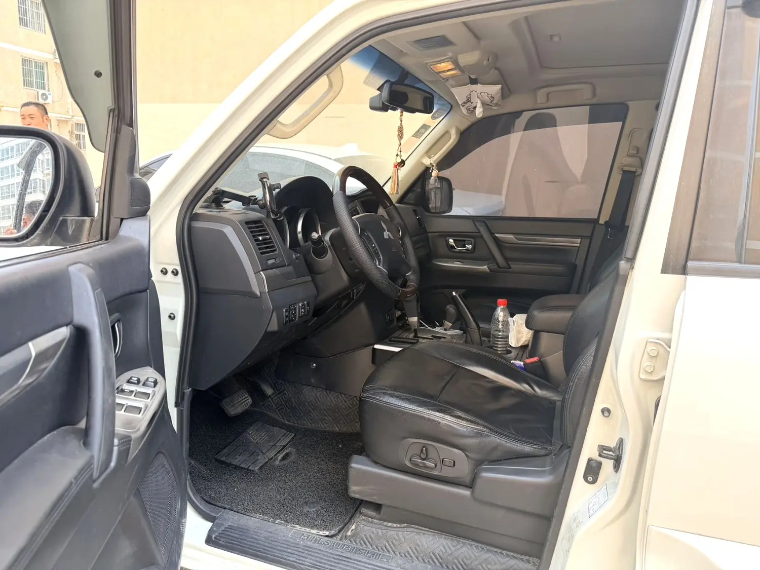 2015 Mitsubishi Pajero - Main View