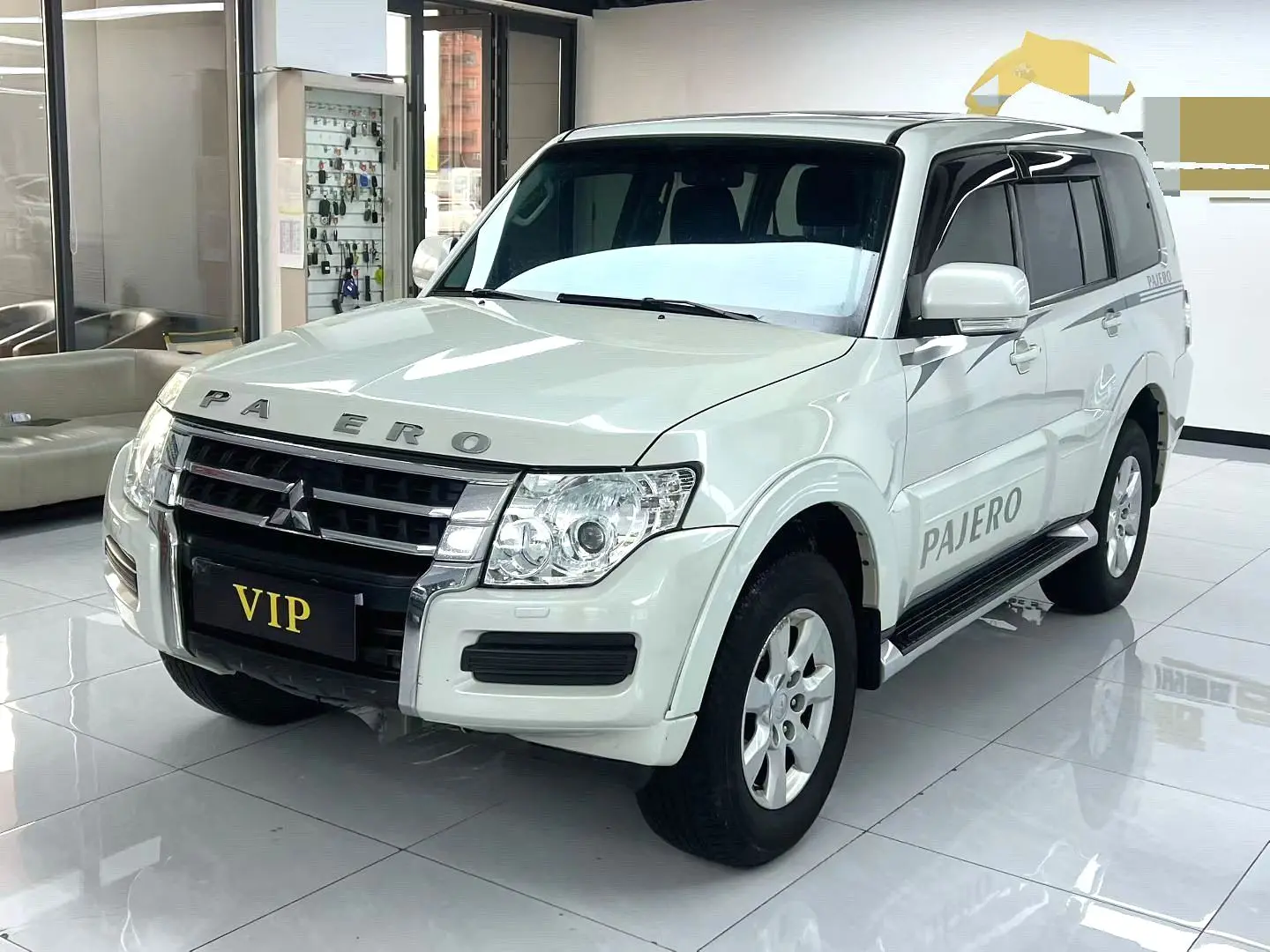 2016 Mitsubishi Pajero - Main View
