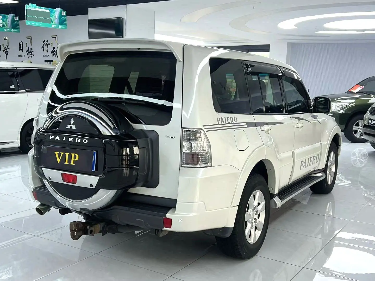 2016 Mitsubishi Pajero - Main View