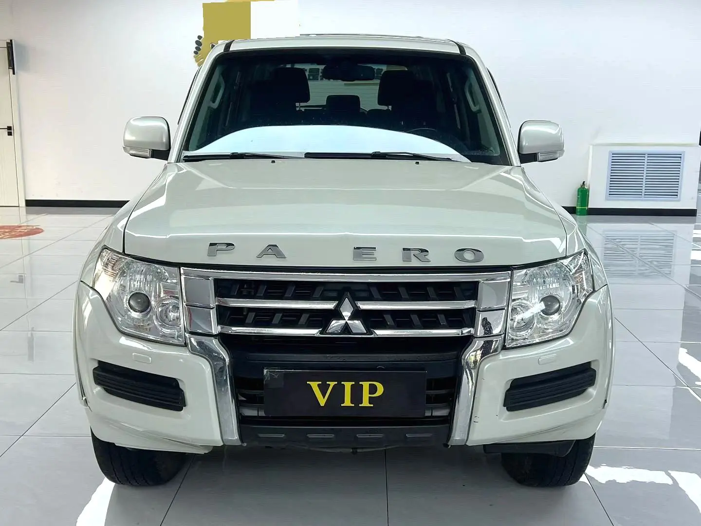 2016 Mitsubishi Pajero - Main View