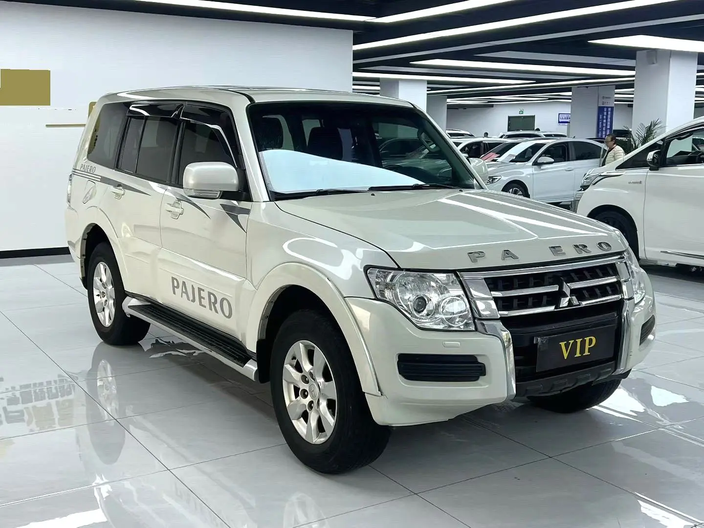 2016 Mitsubishi Pajero - Main View
