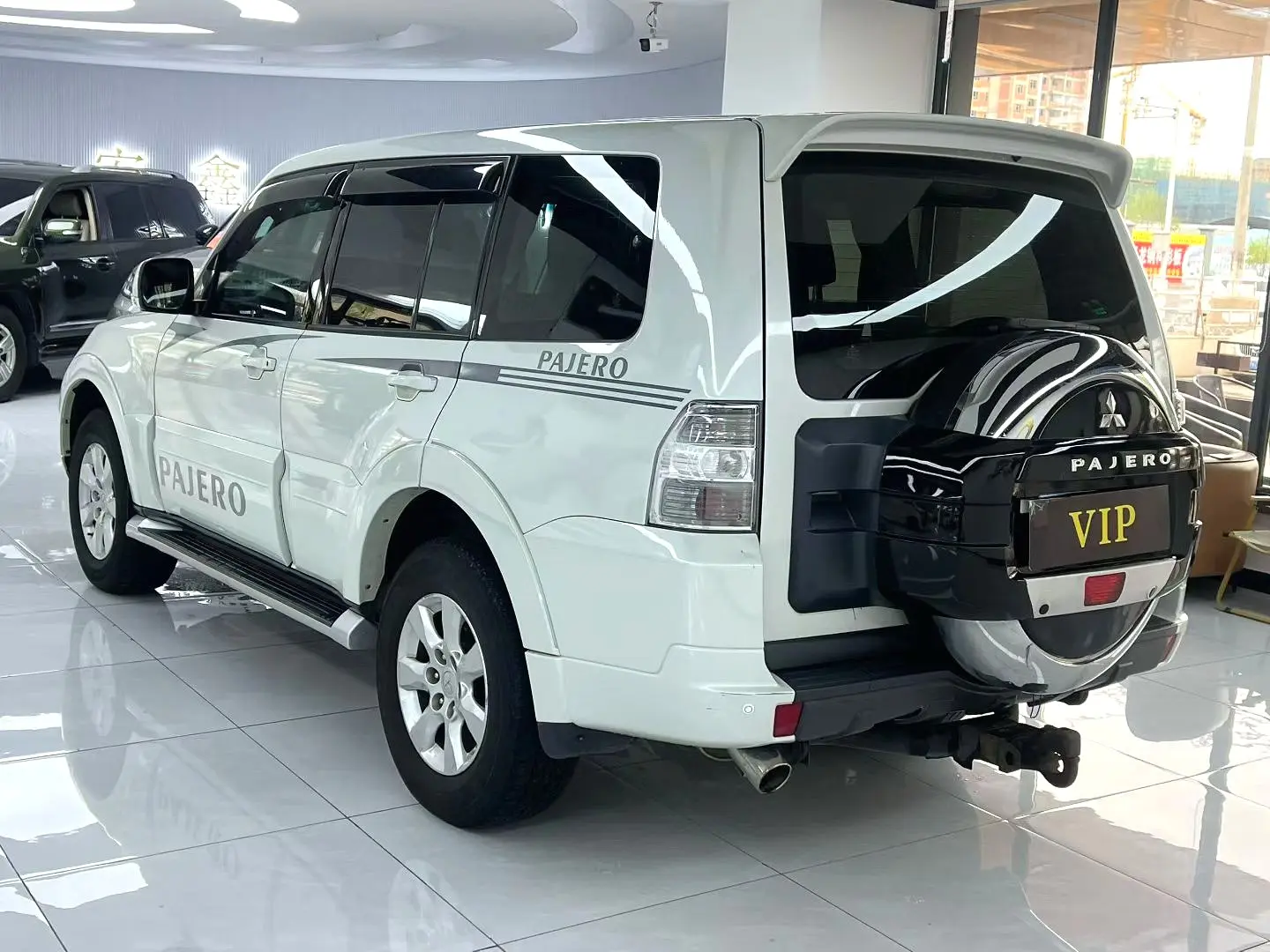 2016 Mitsubishi Pajero - Main View